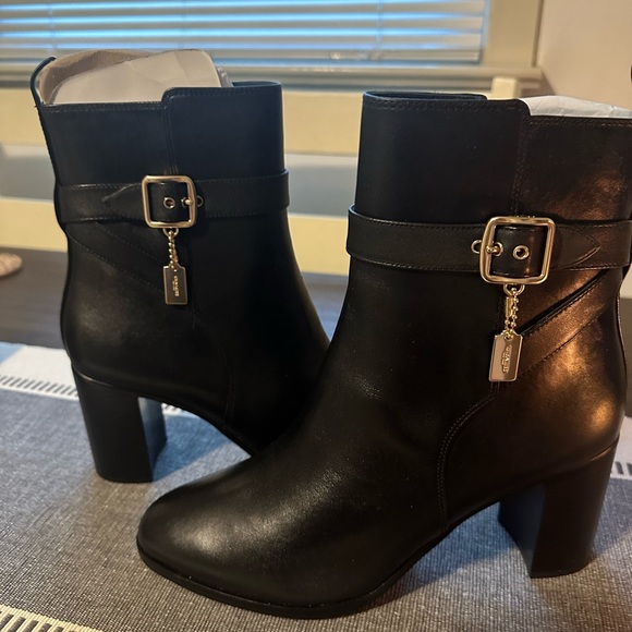BRAND NEW - Never Worn - Coach Leather Boots Size 9.5 - Picture 1 of 7